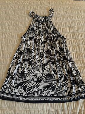 Max Studio Black & White Palm-Print Halter Tank